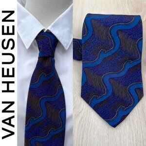 Van Heusen Men's Necktie Deep Purple, Blue Grey, Black Abstract Print 57”x3.75”